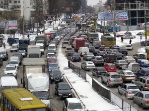 В Киеве образовались рекордные для нынешней зимы заторы на дорогах (ФОТО)