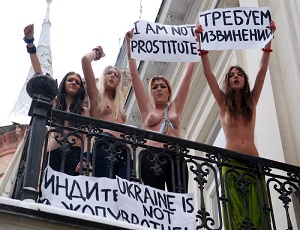 Против обнаженных активисток FEMEN возбудили два уголовных дела (ФОТО+ВИДЕО)