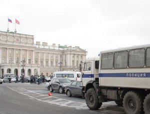 «Силовой» вице-губернатор Петербурга приехал на Исаакиевскую площадь