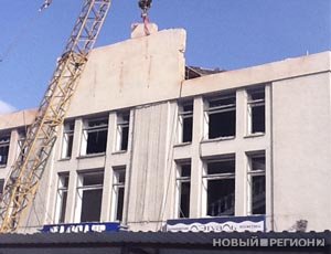 Новый поворот в ситуации вокруг «Пассажа» – строители начали разбирать охраняемый исторический фасад (ФОТО, ВИДЕО)