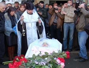 В Николаеве похоронили жертву насильников Оксану Макар (ФОТО)