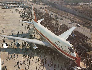 В Гонконге аварийно сел Boeing 747