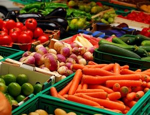 На Донбассе продукты для сирот купили втридорога