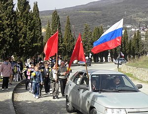 «Русский блок» провёл автопробег по случаю 68-й годовщины освобождения Алушты (ФОТО)