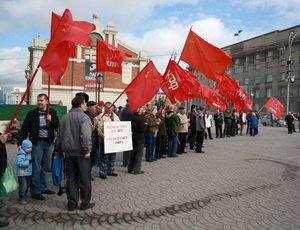 В Ульяновске прошло тысячное шествие против НАТО (ФОТО)