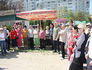 Жители Севастополя требуют закрыть нелегальный рынок в Гагаринском районе (ФОТО)