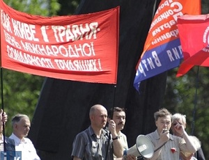 Коммунисты не решились выйти с красными флагами на митинг во Львове