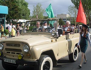 В Рыбнице в честь Дня Победы провели военный парад (ФОТО)