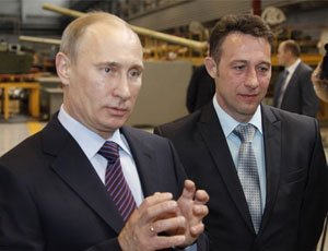 Как президент Владимир Путин провел несколько часов в Нижнем Тагиле (ФОТО) / Миллиардные контракты, «рукопожатные» рабочие и заводской «докладчик»