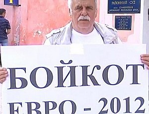 В Крыму прошел пикет за бойкот Евро-2012 (ФОТО)