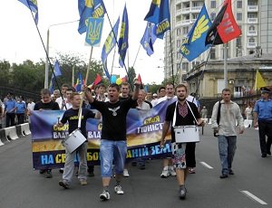 В Одессе украинские националисты прошли маршем по центральным улицам (ФОТО, ВИДЕО)