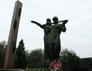 Во Львове националисты вновь требуют снести памятник Советской армии