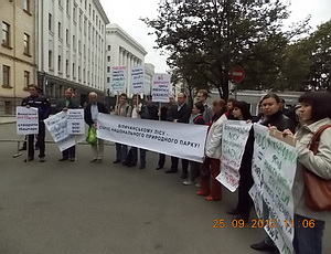 В Киеве противники застройки Беличанского леса пикетировали администрацию Януковича (ФОТО, ВИДЕО)