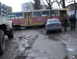 В Москве из-за обледенения сошел с рельсов трамвай