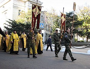 В Севастополе в годовщину эвакуации армии Врангеля прошел крестный ход (ФОТО)