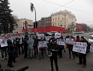 Посольство Эстонии в Киеве пикетировали обманутые клиенты спонсора ультраправых (ФОТО, ВИДЕО)