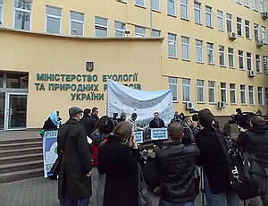 Экологи провели акцию против свалок в Киеве (ФОТО, ВИДЕО)