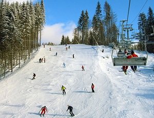 Двое лыжников переломали себе кости во время отдыха на «Буковеле»