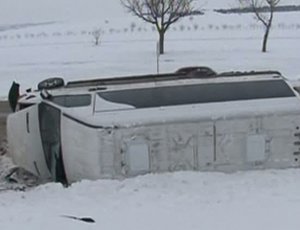 В Молдове в результате столкновения двух пассажирских микроавтобусов погибли 3 человека, еще 10 ранены