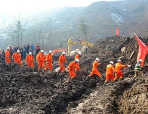 В Китае деревню накрыло оползнем: 46 погибших