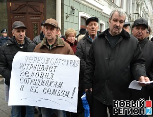 В Одессе моряки перекрыли центральную улицу из-за долгов по зарплате (ВИДЕО, ФОТО)