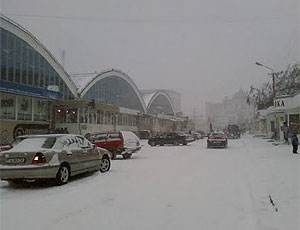 В Бендерах под тяжестью снега рухнула крыша городского рынка