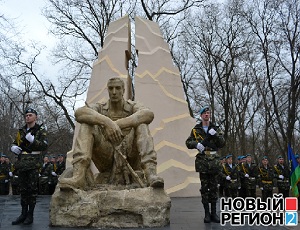 В Одессе афганцы проехались на боевом БТР и снова не возложили цветы к памятнику Неизвестному матросу (ВИДЕО, ФОТО)