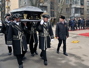 В Одессе чиновники и сотни горожан простились с погибшими в авиакатастрофе в Донецке (ФОТО)