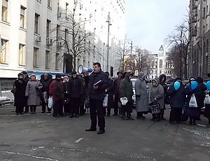 Администрацию Януковича пикетировали родственники обвиняемых в подрыве храма в Запорожье (ВИДЕО)