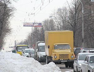 В парализованном Киеве ради кортежей чиновников продолжают перекрывать дороги (ФОТО)