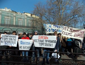 Власти Одессы спровоцировали «будочный» бунт у стен мэрии (ФОТО)