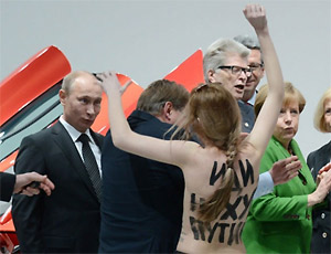 Песков назвал хулиганством поступок Femen