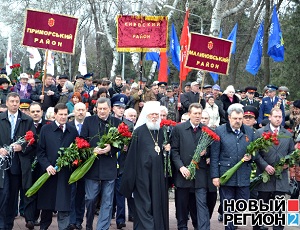 В Одессе празднование Дня освобождения от фашистов не обошлось без рекламы Партии регионов, а ветеранам не хватило мест на фронтовом привале (ВИДЕО, ФОТО)