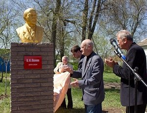 В Запорожской области коммунисты открыли новый памятник Ленину (ФОТО)