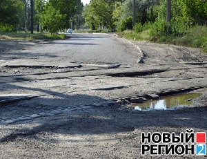 Жители микрорайона Одессы жалуются на ужасные дороги и канализацию в ливневке (ВИДЕО, ФОТО)