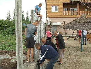 В Запорожской области у частников отобрали незаконно застроенный пляж