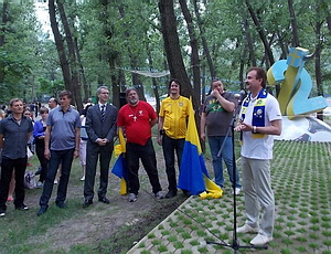 В Киеве открыли памятник шведским болельщикам (ФОТО, ВИДЕО)