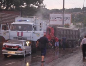 В Саратове фура с отказавшими тормозами протаранила 30 автомобилей (ВИДЕО)