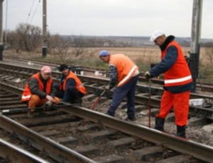 Грузовой поезд насмерть сбил пятерых путейцев в Приамурье