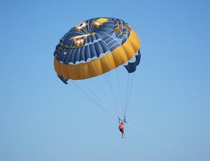 В Запорожской области женщина погибла во время парасейлинга