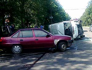 В Подмосковье перевернулась пассажирская маршрутка (ФОТО)