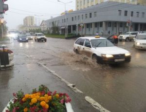 Якутск затопили потоки дождя