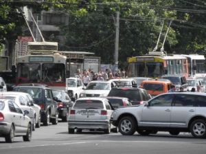 Регулировщики не спешили на помощь водителям, попавшим в пробку