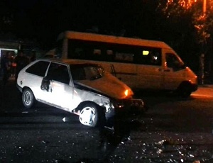 В Запорожье пьяный водитель устроил тройное ДТП с участием маршрутки (ВИДЕО)