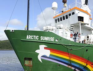 Суды освободили под залог 9 участников арктической акции Greenpeace