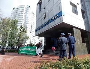 В Киеве прошел пикет прокуратуры против незаконных строек