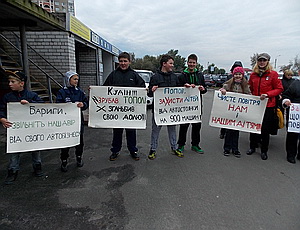 В Киеве – конфликт вокруг новой автозаправки возле жилых домов (ФОТО)