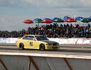 В Запорожской области прошли соревнования по дрэг-рэйсингу (ФОТО)