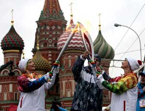 Олимпийский факел снова погас в Москве (ВИДЕО)