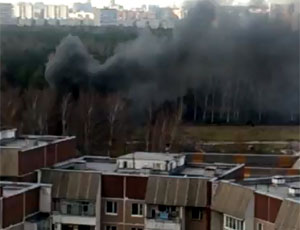 Вертолёт разбился вблизи жилых домов в Москве (ВИДЕО)